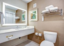Fairfield Inn & Suites by Marriott Springfield Holyoke 5