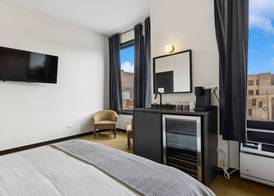 Logan Square SRO Hotel 4
