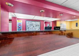 Super 8 by Wyndham Gaffney 4