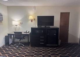 Euclid Motel 4