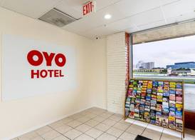 Oyo Hotel San Antonio Lackland AFB Seaworld Hwy 90 W 5