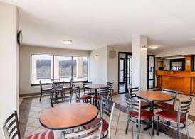 Days Inn by Wyndham Mooresville Lake Norman 3