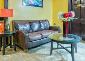 Howard Johnson by Wyndham San Marcos 5