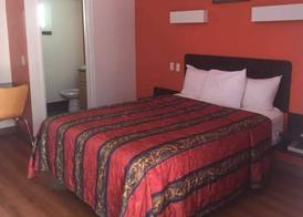 Travelodge by Wyndham Sacramento Convention Center 2