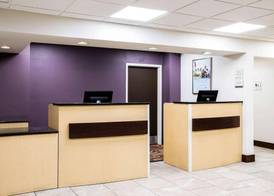 La Quinta Inn by Wyndham Davenport & Conference Center 3
