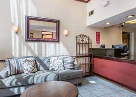 Econo Lodge Inn & Suites Riverside - Corona 4