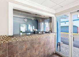 Econo Lodge Galveston Seawall 3