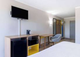 Days Inn & Suites by Wyndham Fort Bragg/Cross Creek Mall 5