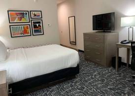 La Quinta Inn & Suites by Wyndham-Red Oak TX IH-35E 5