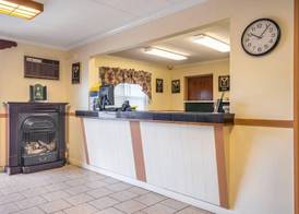 Econo Lodge Inn & Suites Windsor Locks Bradley Airport 4