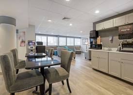 Clarion Hotel & Suites BWI Airport North 2