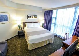 Rosedale on Robson Suite Hotel 4