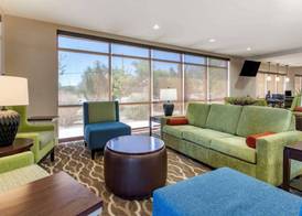 Comfort Suites Fernley 3