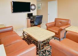 Super 8 by Wyndham Decatur Texas 4