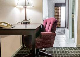 Econo Lodge & Suites Grand Rapids Airport 2