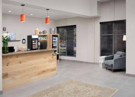 Country Inn & Suites by Radisson, Humble IAH East 3