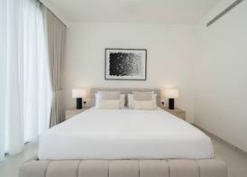 Luxury 1BR LIV Marina Modern Marina View 3