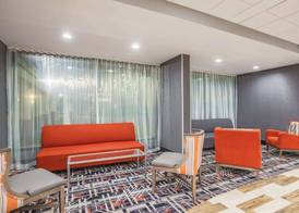 La Quinta Inn & Suites by Wyndham DC Metro Capital Beltway 3