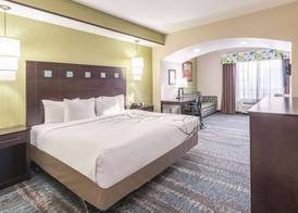 La Quinta by Wyndham Dallas Grand Prairie South 4