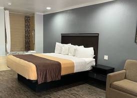 Laguna Inn & Suites 5
