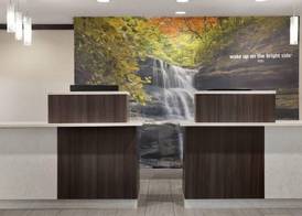 La Quinta Inn & Suites by Wyndham Peru Starved Rock St Park 2