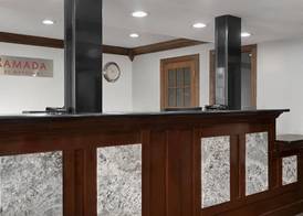 Ramada by Wyndham Cedar Rapids South 3