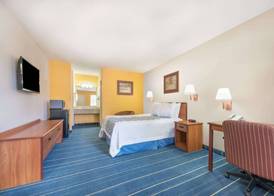 Days Inn by Wyndham Bryan College Station 4