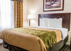 Econo Lodge & Suites Grand Rapids Airport 5