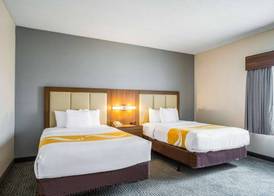 Quality Suites Lansing West 4