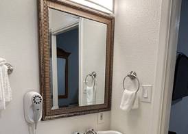 The Palomar Inn 5