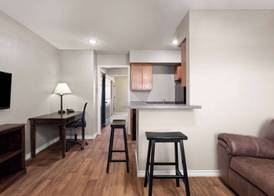 Eagle's Den Suites Kenedy a Travelodge by Wyndham 5