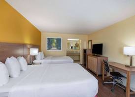 Days Inn by Wyndham Florence/I-95 North 5