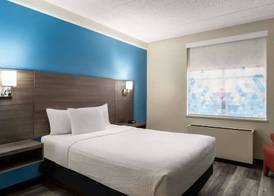 La Quinta by Wyndham Madison American Center 5