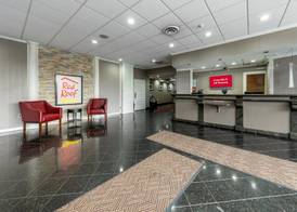 Red Roof Inn PLUS+ Woodbridge - Carteret 4