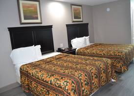 Deluxe Inn Irving 5