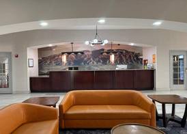La Quinta Inn & Suites by Wyndham Albuquerque Midtown 2