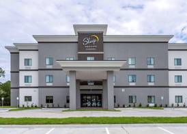 Redwood inn & Suites Crosby 3