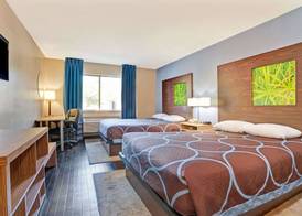 Super 8 by Wyndham Louisville Airport 4