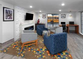 La Quinta Inn by Wyndham Champaign 5