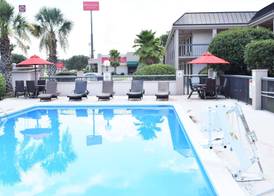 Ramada by Wyndham Savannah Gateway 3