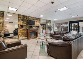 Econo Lodge Inn & Suites Chambersburg Central 3