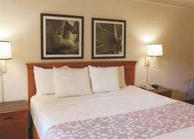 Baymont by Wyndham Houston La Porte 5