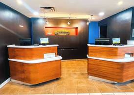 Country Inn & Suites by Radisson, Columbus-Edinburgh 4