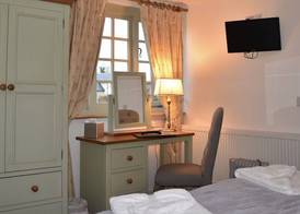 Three Horseshoes Country Inn 3