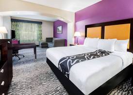 La Quinta Inn & Suites by Wyndham DFW Airport West - Bedford 4