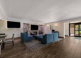 Quality Inn & Suites Airport 5