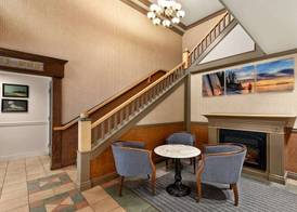 Days Inn by Wyndham Vancouver Downtown 4