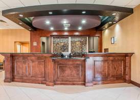 Clarion Inn Elmhurst - Oak Brook near I-88, I-290, I-294 4