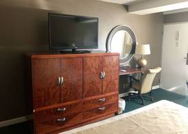 Econo Lodge Auburn I-95 5