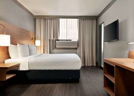 Days Inn by Wyndham Vancouver Downtown 5